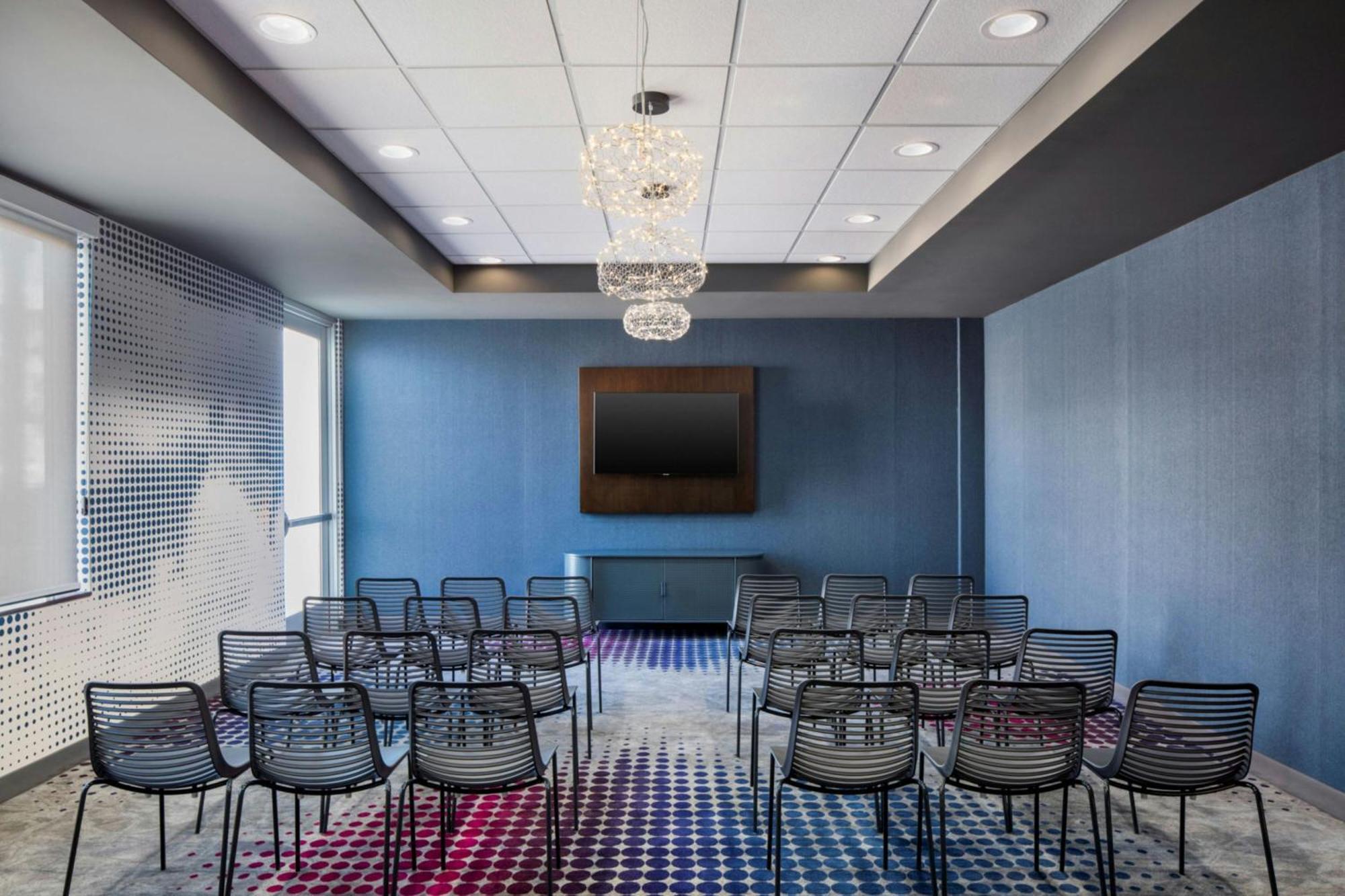 Aloft Phoenix Airport Exterior photo